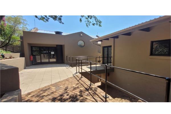 1 567 m² Office Space
