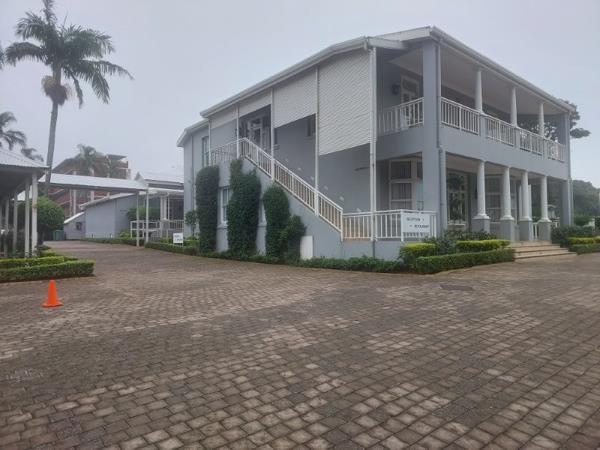 900  m² Commercial space