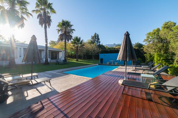 930  m² Commercial space