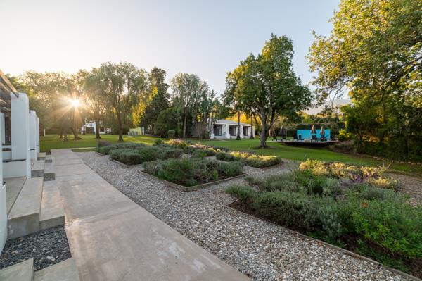 930  m² Commercial space