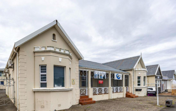 346  m² Commercial space