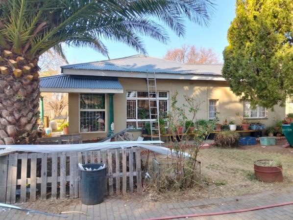 3 200 m² Smallholding