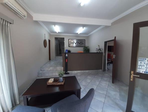 350  m² Office Space