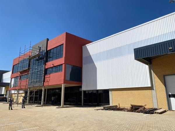 1 598  m² Retail Space