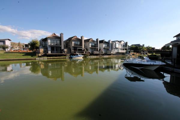 899 m² Land