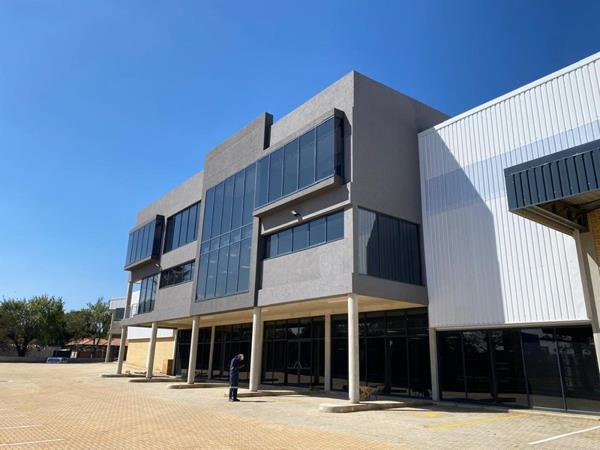 1 470  m² Retail Space