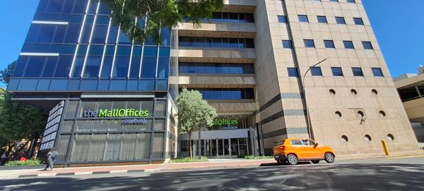 303 m² Commercial space