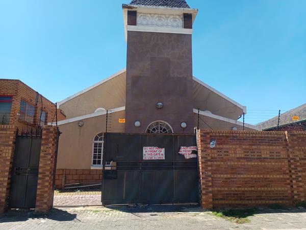 496  m² Commercial space