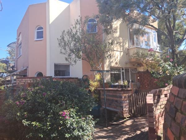 6 Bedroom House