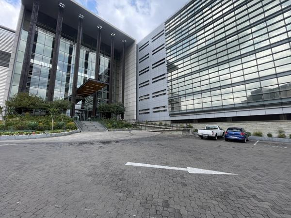 582  m² Commercial space