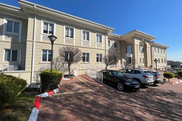 2 000 m² Office Space