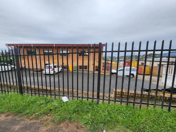 2 400  m² Industrial space