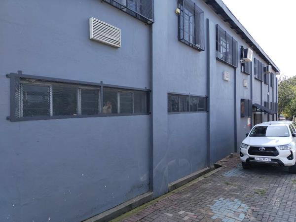 3 163  m² Commercial space