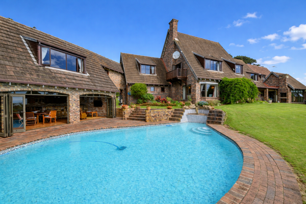 6 Bedroom House