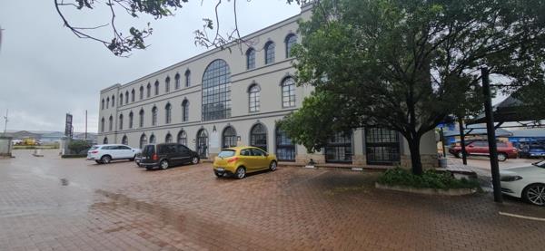 593  m² Industrial space