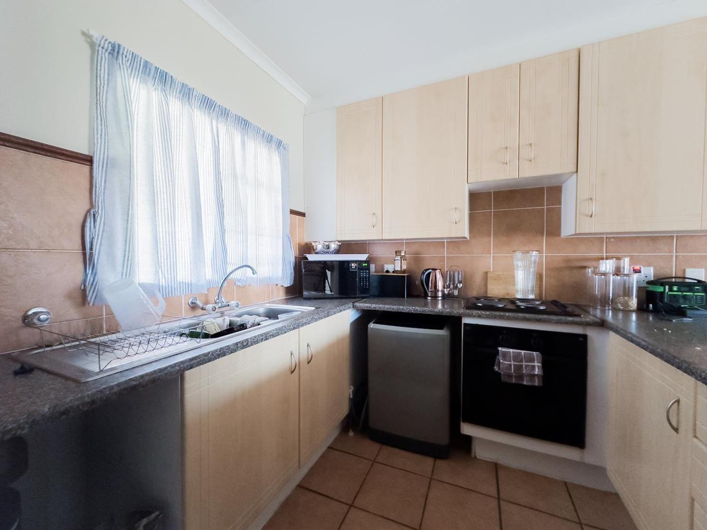 2 Bedroom Townhouse in Mooikloof Ridge