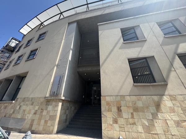 223  m² Commercial space