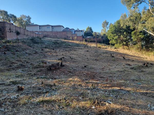 1 702 m² Land
