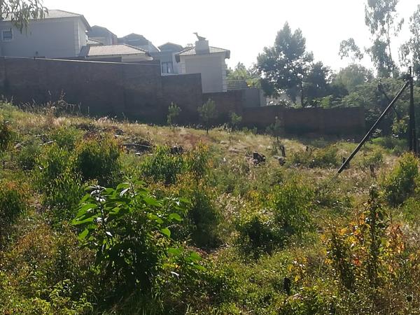 1 702 m² Land