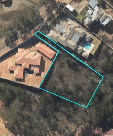 1 702 m² Land