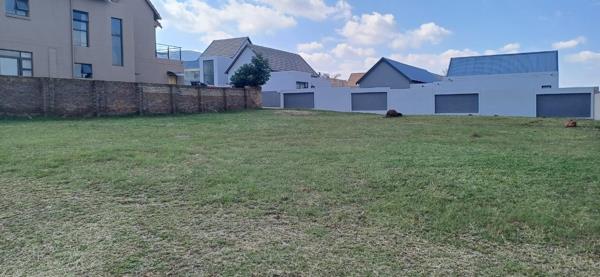 775 m² Land