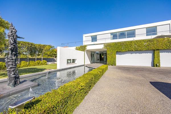 6 Bedroom House