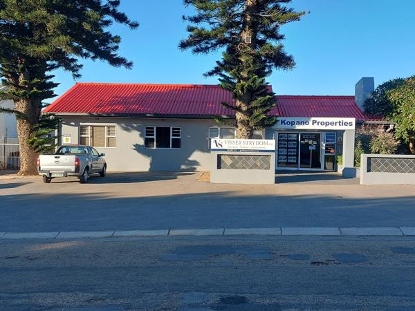 32  m² Commercial space