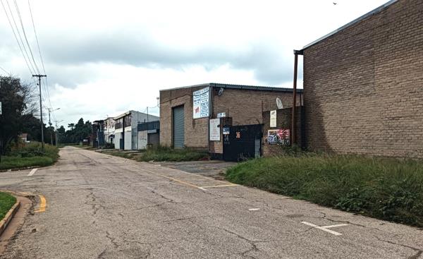 3 976  m² Commercial space