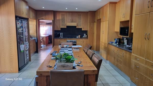 6 Bedroom House