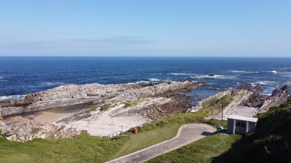 1 233 m² Land