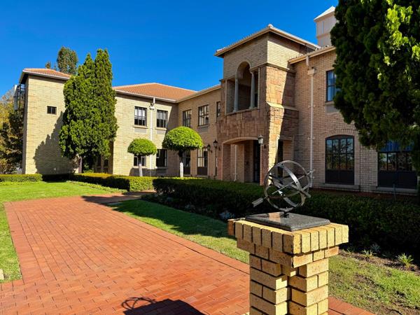 716  m² Commercial space