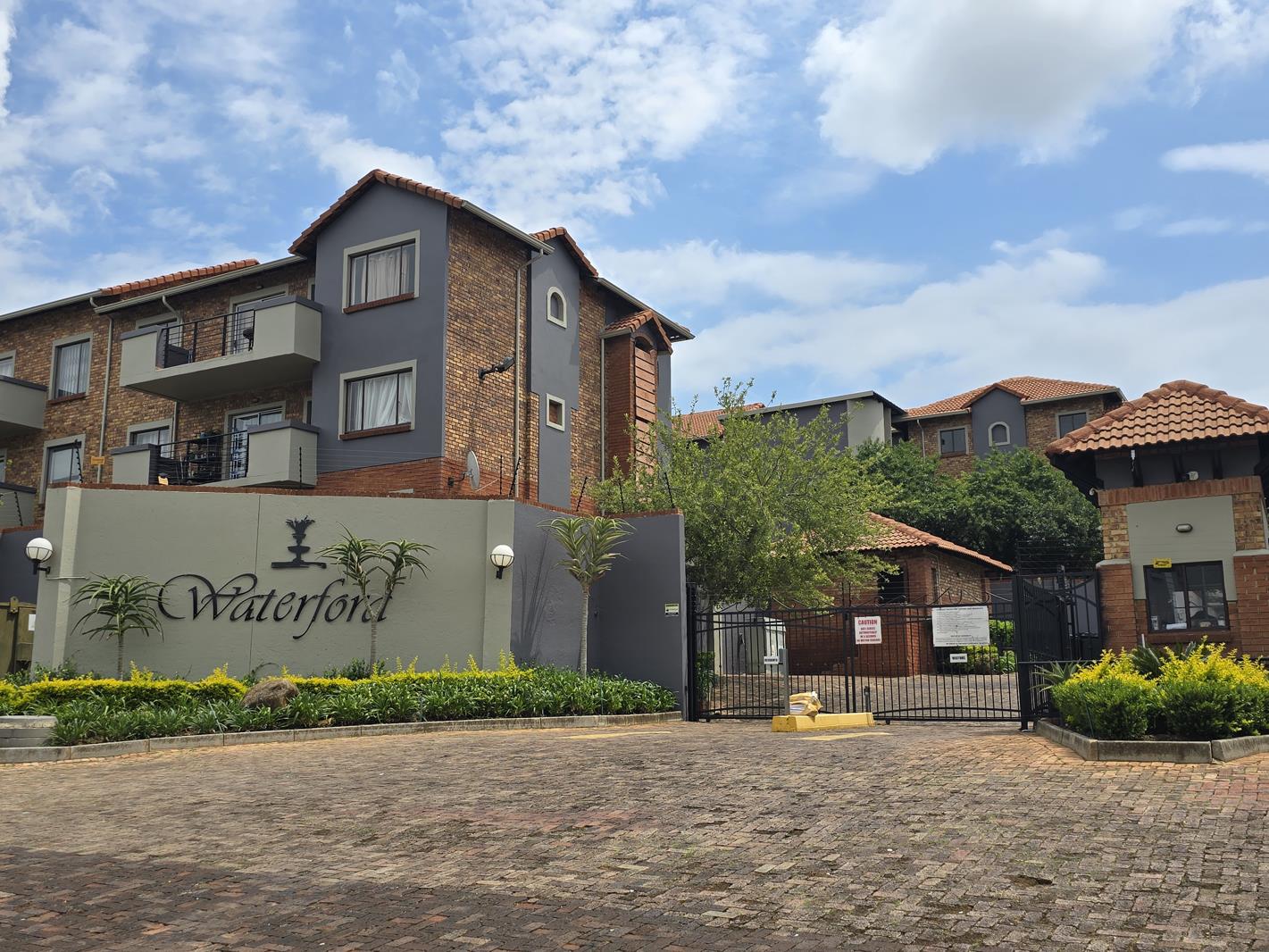 1 Bedroom Flat in Halfway Gardens