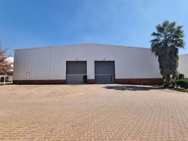1 560  m² Industrial space