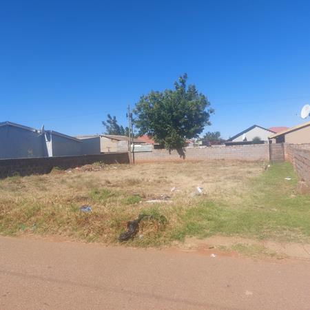 300 m² Land