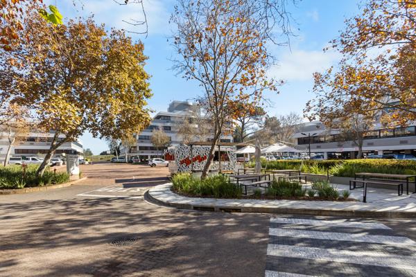 924  m² Commercial space