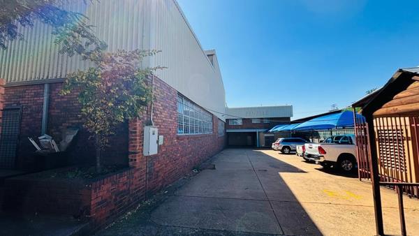 2 300  m² Industrial space