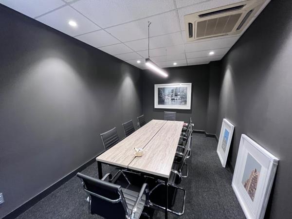 159  m² Commercial space