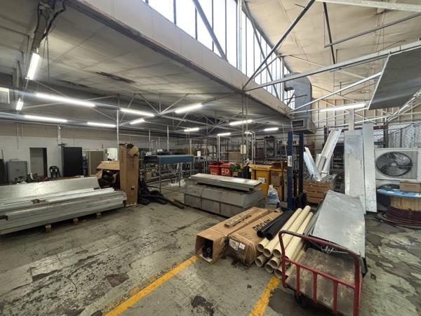 1 353  m² Industrial space