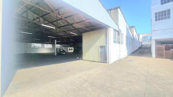1 727.8  m² Commercial space