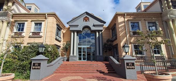 476  m² Commercial space