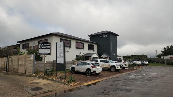 1 300 m² Commercial space