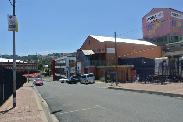 1 500  m² Commercial space