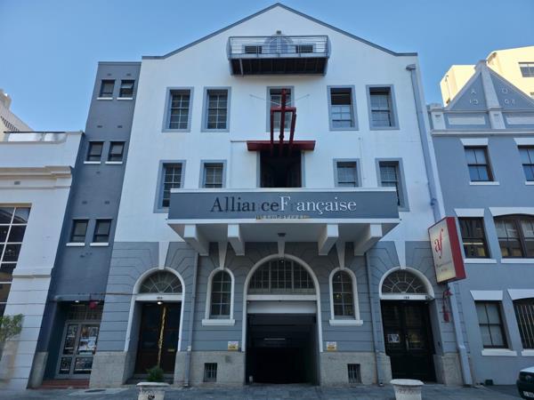 303 m² Commercial space
