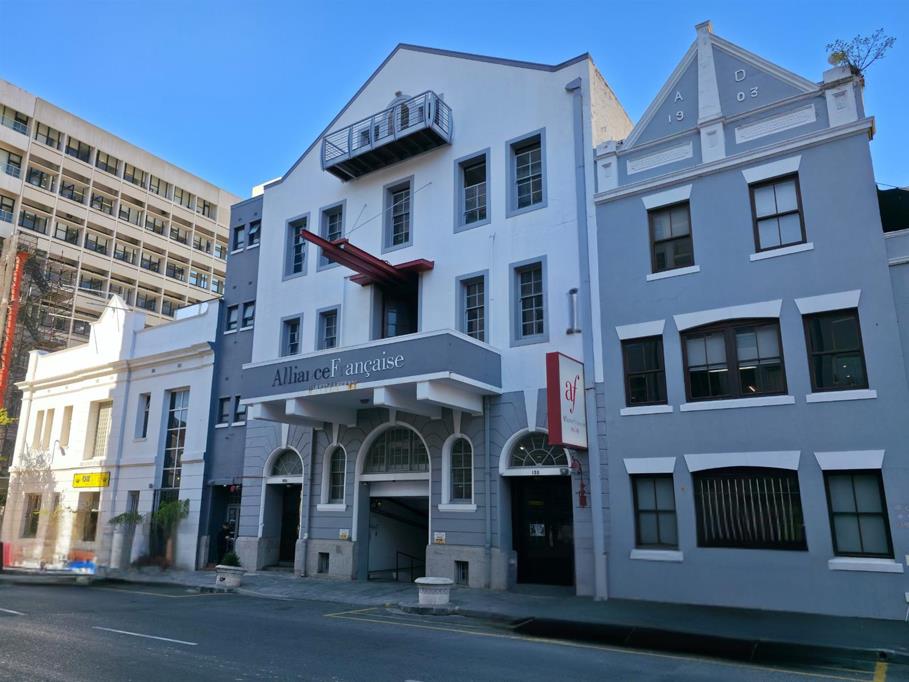 303 m² Commercial space