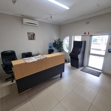 379  m² Commercial space