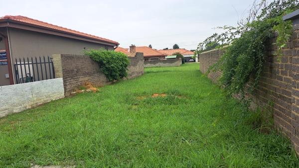 696 m² Land
