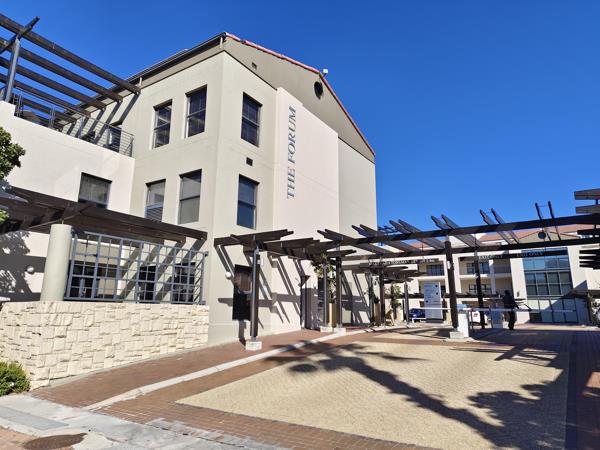 126  m² Commercial space