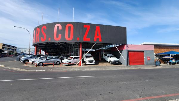 2 200  m² Commercial space