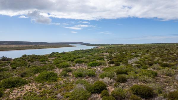 300 m² Land