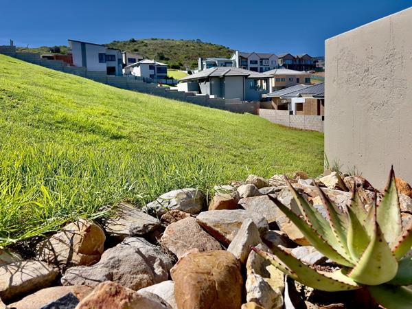737 m² Land